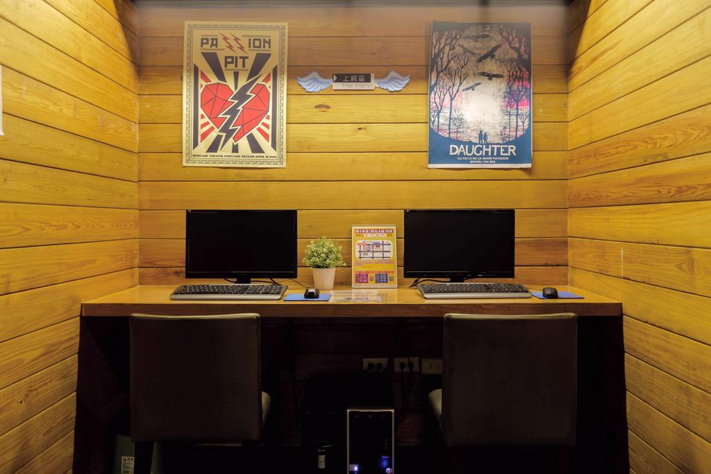 Angels Ximen Hostel *